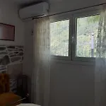Appartamento ξυλοπετρα / Wood & Stone House *