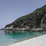 ξυλοπετρα / Wood & Stone House *