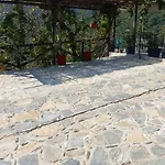ξυλοπετρα / Wood & Stone House *