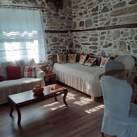 ξυλοπετρα / Wood & Stone House