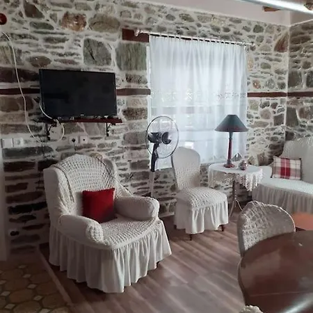ξυλοπετρα / Wood & Stone House *
