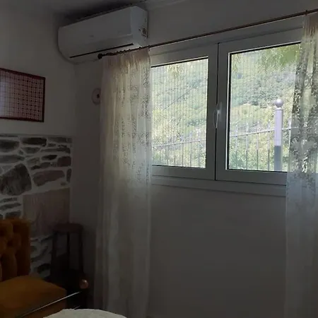 Apartamento ξυλοπετρα / Wood & Stone House *