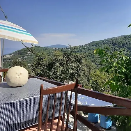 Apartamento ξυλοπετρα / Wood & Stone House *