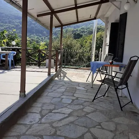 ξυλοπετρα / Wood & Stone House Apartment