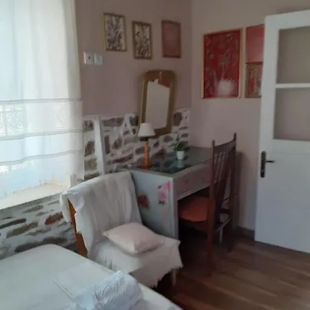 Apartamento ξυλοπετρα / Wood & Stone House