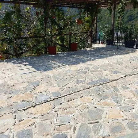 ξυλοπετρα / Wood & Stone House *