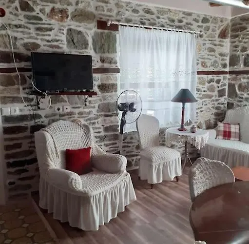 ξυλοπετρα / Wood & Stone House *