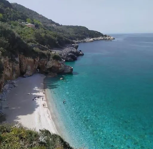 Lejlighed ξυλοπετρα / Wood & Stone House *