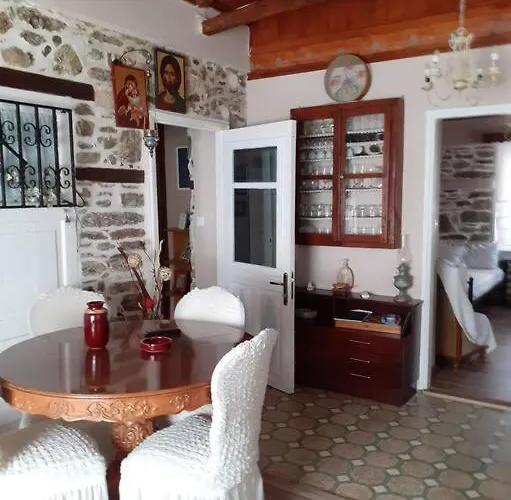 ξυλοπετρα / Wood & Stone House *