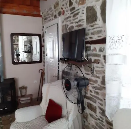 ξυλοπετρα / Wood & Stone House Apartment