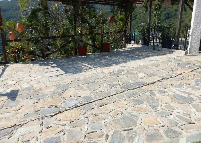 ξυλοπετρα / Wood & Stone House *