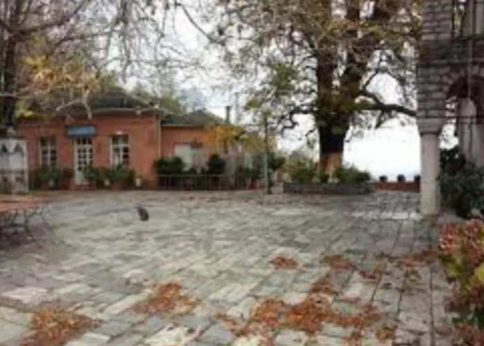 ξυλοπετρα / Wood & Stone House *