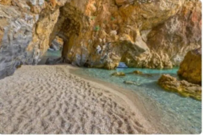 ξυλοπετρα / Wood & Stone House *